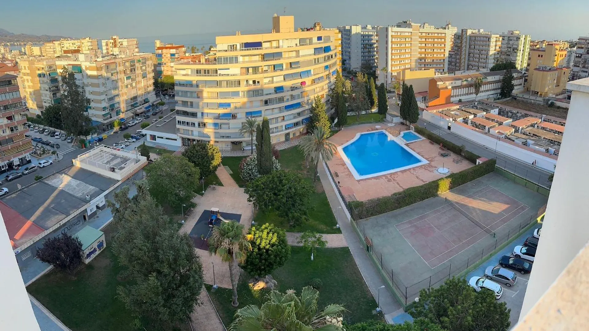 El Estudio De Alejandro Torre Del Mar